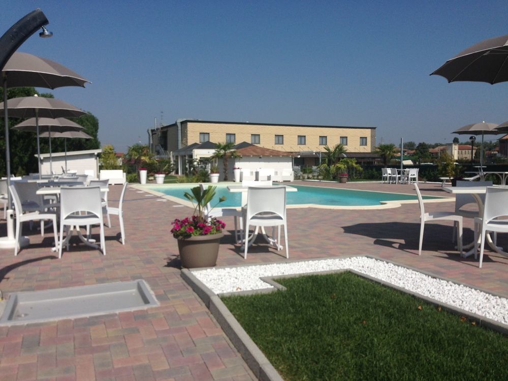 Hotel Bussana Porto Tolle Exterior photo